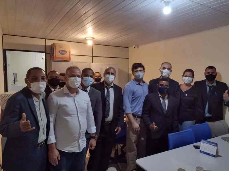 O Conselho Regional de Biomedicina da 2.ª Região (CRBM2) participou, nesta terça-feira (9), de uma Audiência Pública na Câmara de Vereadores em Itacaré-BA. A sessão teve como uma das pautas a inclusão da profissão Biomédica no Plano de Cargos e Carreira Municipal. Na oportunidade, o Presidente da Câmara concedeu 15 minutos de fala ao Conselho Regional. O CRBM2 estava representado pelo Conselheiro titular, Dr. Carlos Danilo Cardoso, e a Delegada do CRBM2 na região, Dra. Cheila Mendes.  Durante a Audiência, transmitida ao vivo pelo canal do YouTube da Câmara de Vereadores de Itacaré-BA, foram discutidos os avanços das áreas de habilitação da Biomedicina e a importância da profissão no serviço de saúde pública, na certeza que os Biomédicos poderão, com sua formação e competência, contribuir para a melhoria da saúde no município.   Estavam presentes à sessão também Biomédicas e Estudantes de Biomedicina que residem em Itacaré, além dos Biomédicos e professores, Dr. Wilson Barros, da Universidade Estadual de Santa Cruz (UESC), e Dr. Paulo Ornelas.  Os vereadores se pronunciaram e confirmaram o apoio ao projeto de Lei para Inclusão dos Biomédicos no Plano de Cargo e Carreiras do Município, que agora será encaminhado para votação na Câmara.