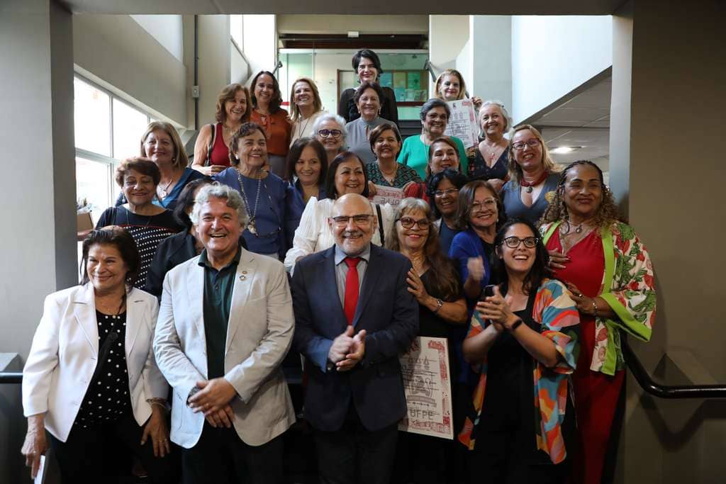 UFPE promove uma cerimônia em homenagem a 21 servidoras