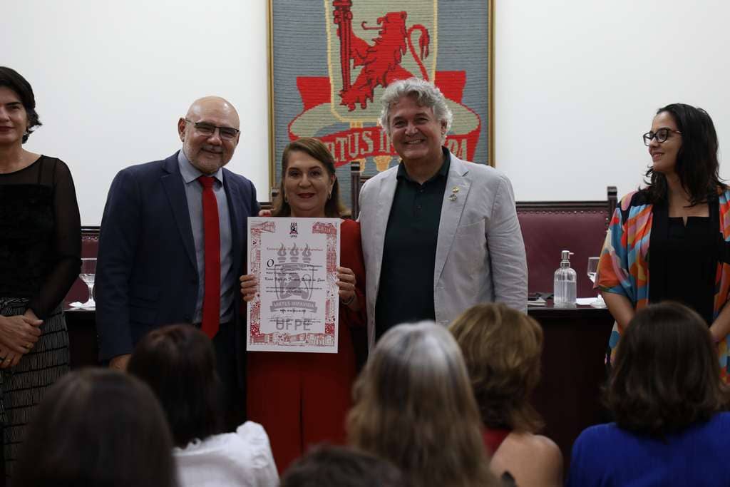 UFPE promove uma cerimônia em homenagem a 21 servidoras