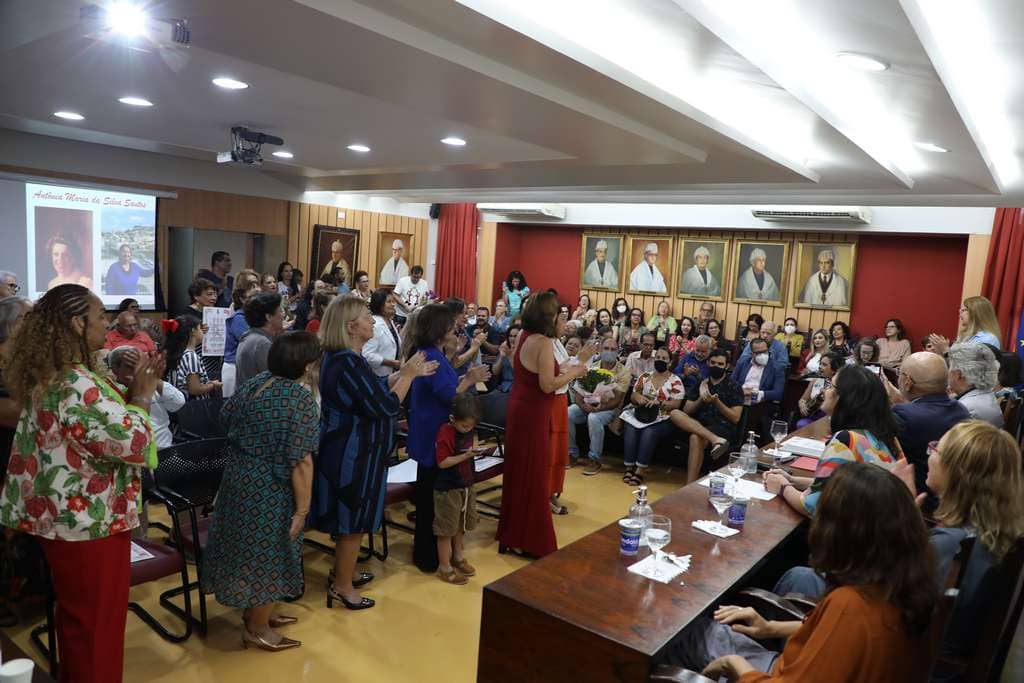 UFPE promove uma cerimônia em homenagem a 21 servidoras
