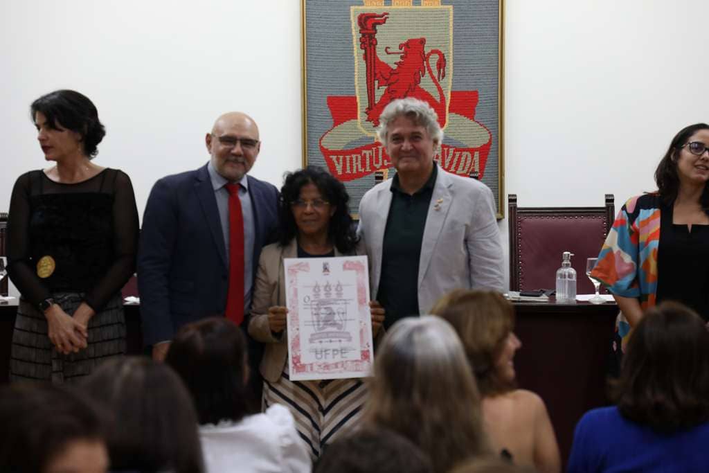 UFPE promove uma cerimônia em homenagem a 21 servidoras