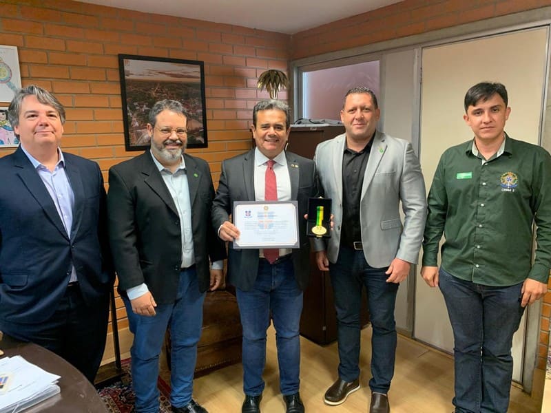 CRBM2 entrega Medalha a deputado do Piauí que luta pela causa biomédica