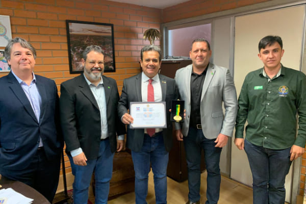 CRBM2 entrega Medalha a deputado do Piauí que luta pela causa biomédica