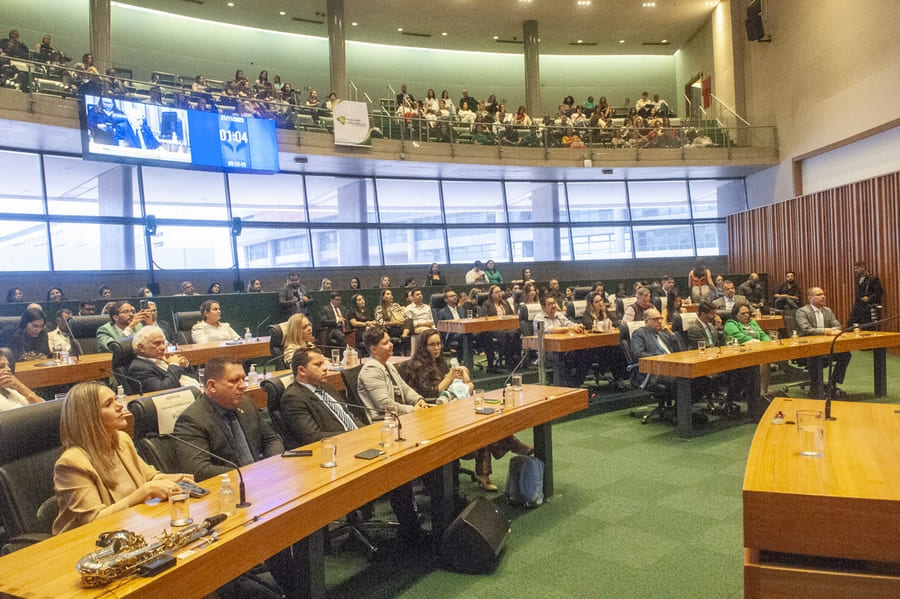 CRBM2 participa de Sessão Solene na Câmara Legislativa do DF em homenagem ao Dia do Biomédico
