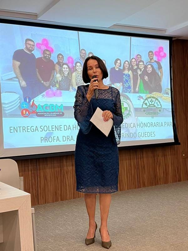 Professora da UECE recebe honraria de Biomédica Honorária