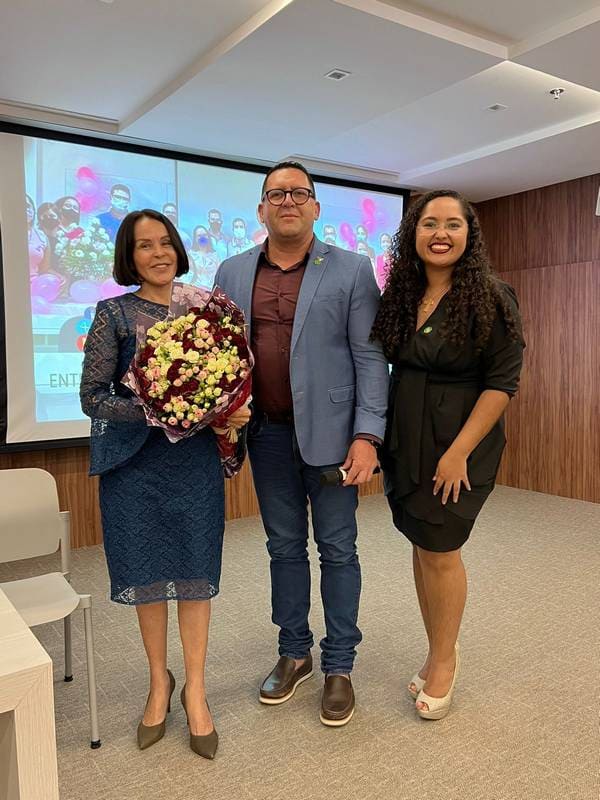 Professora da UECE recebe honraria de Biomédica Honorária