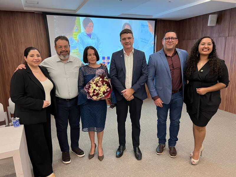Professora da UECE recebe honraria de Biomédica Honorária