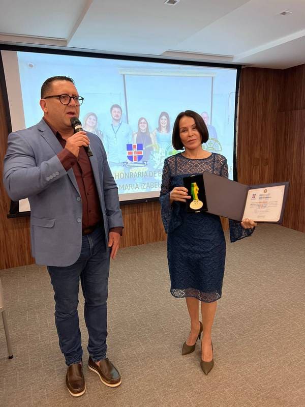 Professora da UECE recebe honraria de Biomédica Honorária
