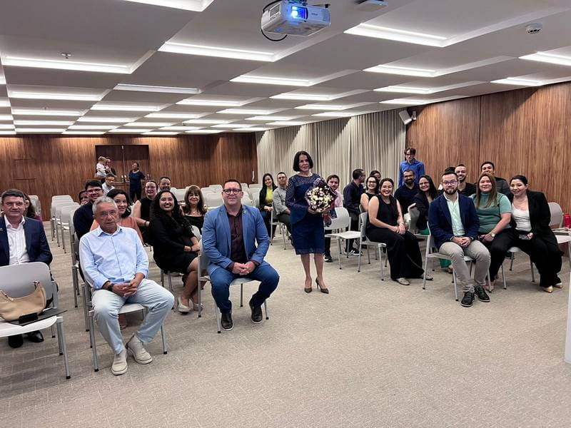Professora da UECE recebe honraria de Biomédica Honorária