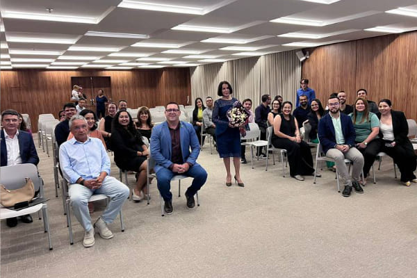Professora da UECE recebe honraria de Biomédica Honorária
